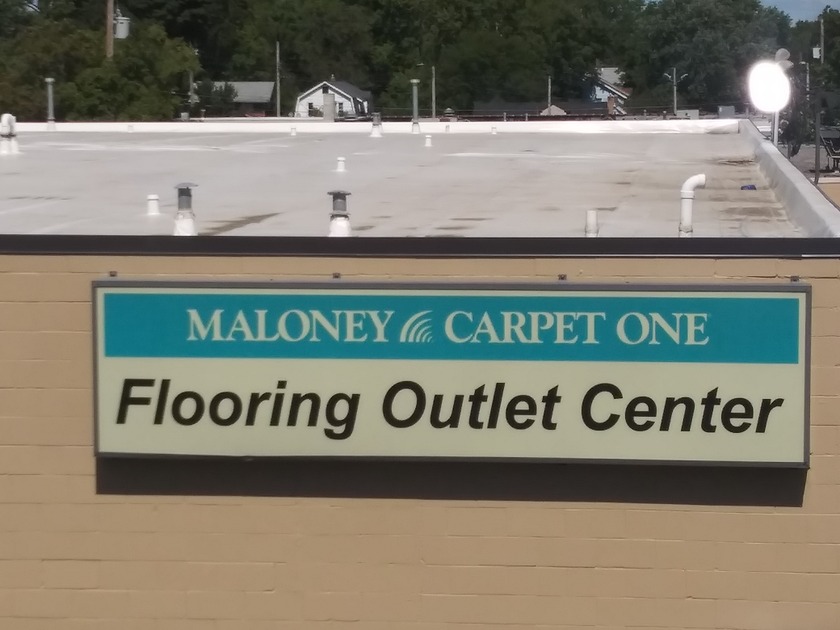 Outlet Flooring Center Sign 